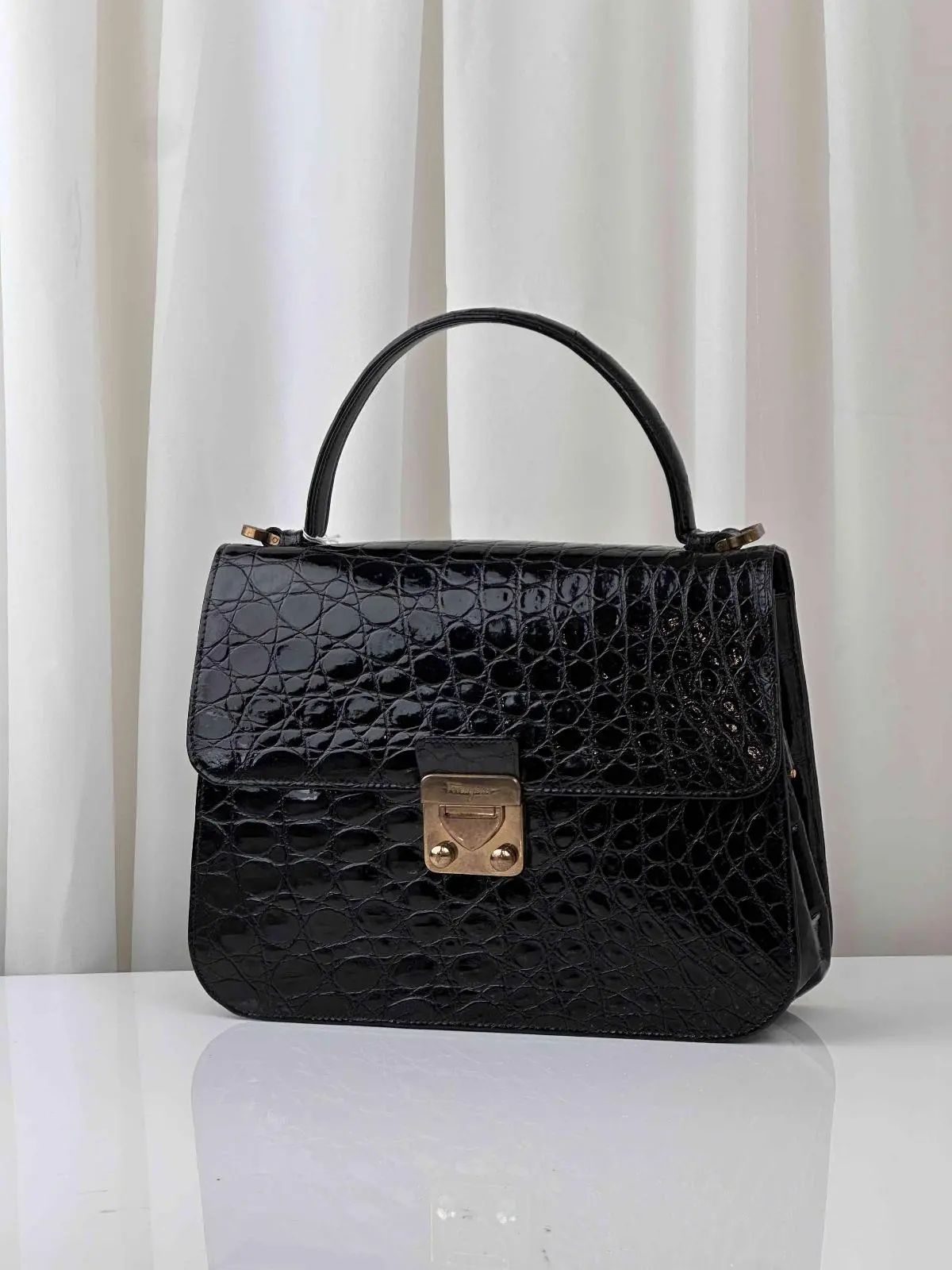 Pre-owned SALVATORE FERRAGAMO As Shown Shoulder Bags Authentic Ferragamo 2 way handbag for women, black, crossbody style. MR05062026B573