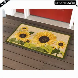 Indoor/Outdoor Sunflower Hooked Polypropylene Accent Rug
