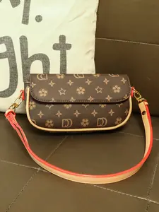 Stylish Women's Chain Handbag, Vintage Pattern Shoulder Bag, Under-The-Chin Baguette Bag, Niche Crossbody Bag, Versatile Fashion Accessory, Fashionable Patterned Bag