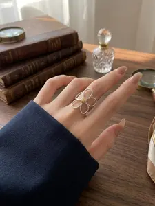 Vintage Daisy Stainless Steel Ring, Adjustable Open Design, Sweet Floral Pattern, Perfect Valentine's Gift, Elegant Daily Accessory, Vintage Rings