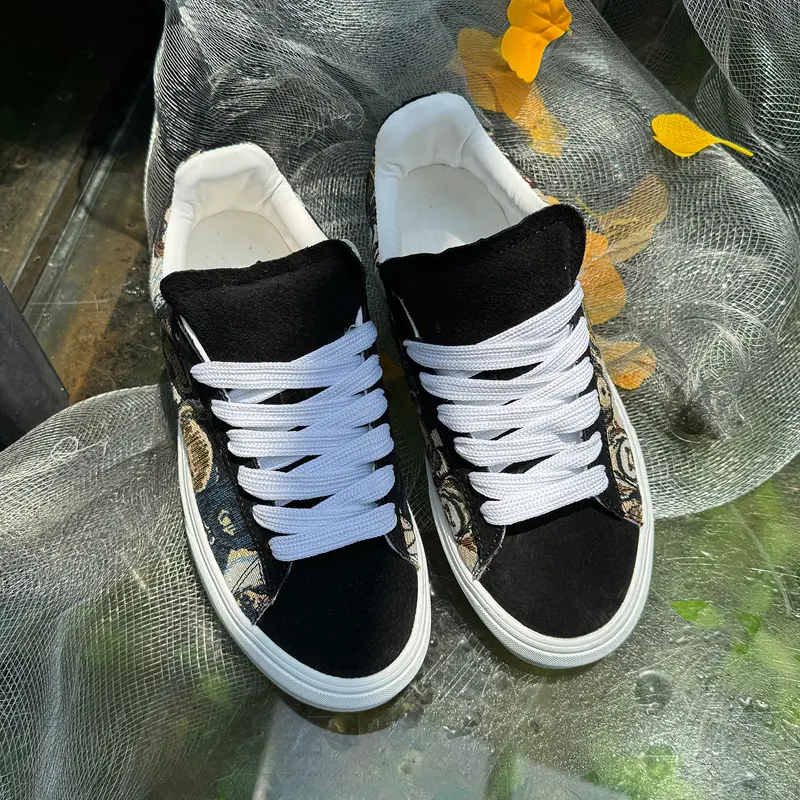 American street teddy bear jacquard skateboard shoes with black velvet patchwork casual canvas shoes, trendy and personalized board shoes