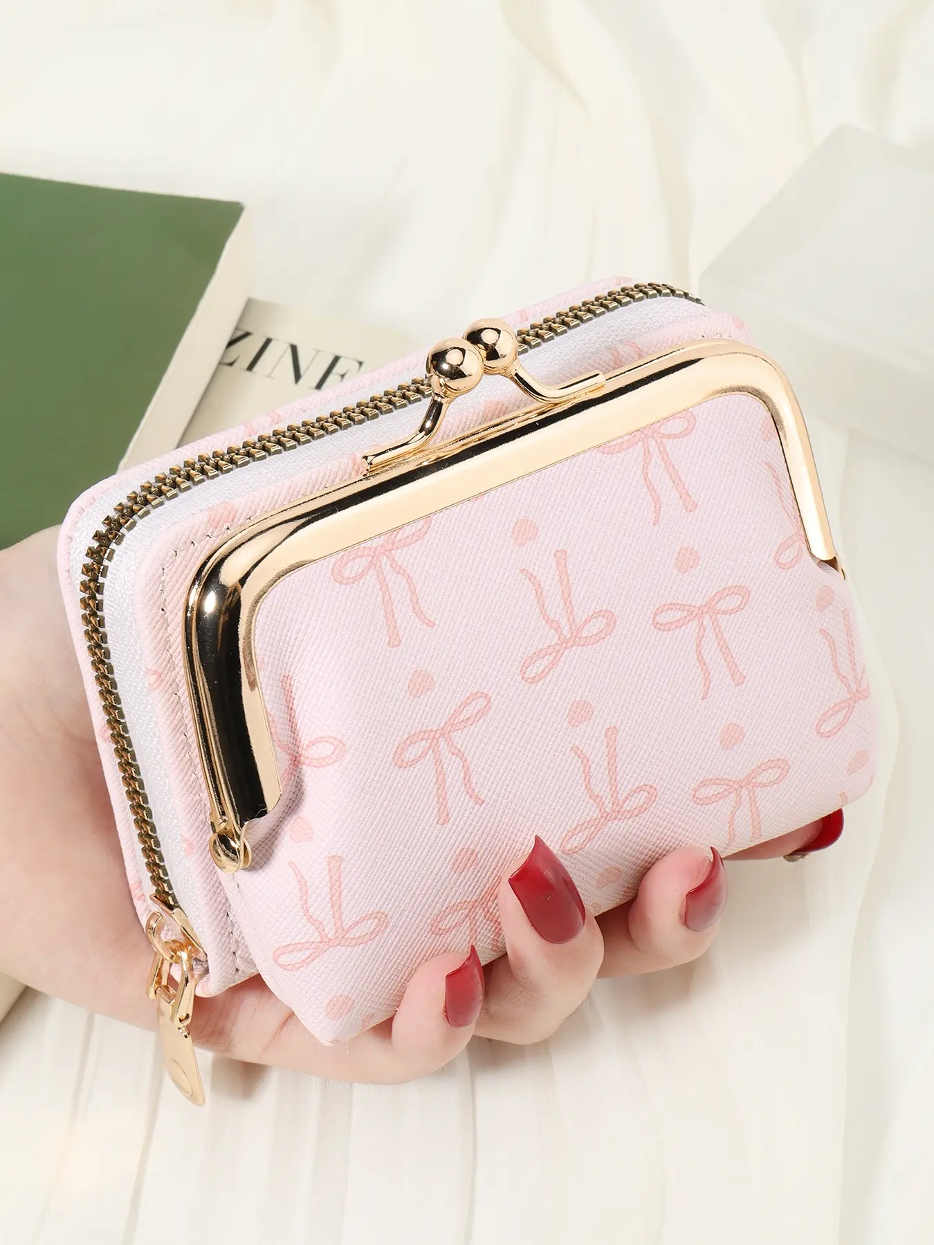 Fashionable women's elegant bow pattern printed Zipper Wallet Design, can be split and used with multiple card slots and multifunctional women's short wallet, Zipper Coin Purse, suitable for carrying around when going out