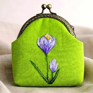 Hand Embroidered Floral Coin Purse - Handmade Gift for Women, Natural Linen, Soft Cotton Lining, Brass Kiss Lock
