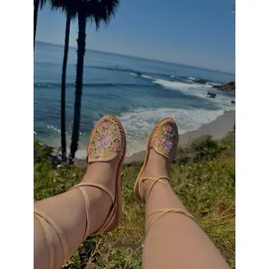 Jardín Floral Embroidery Lace-Up Natural Leather Huaraches