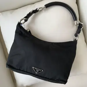 Pre-owned PRADA black nylon shoulder bag classic, versatile, comfortable, genuine product/ZH03216527