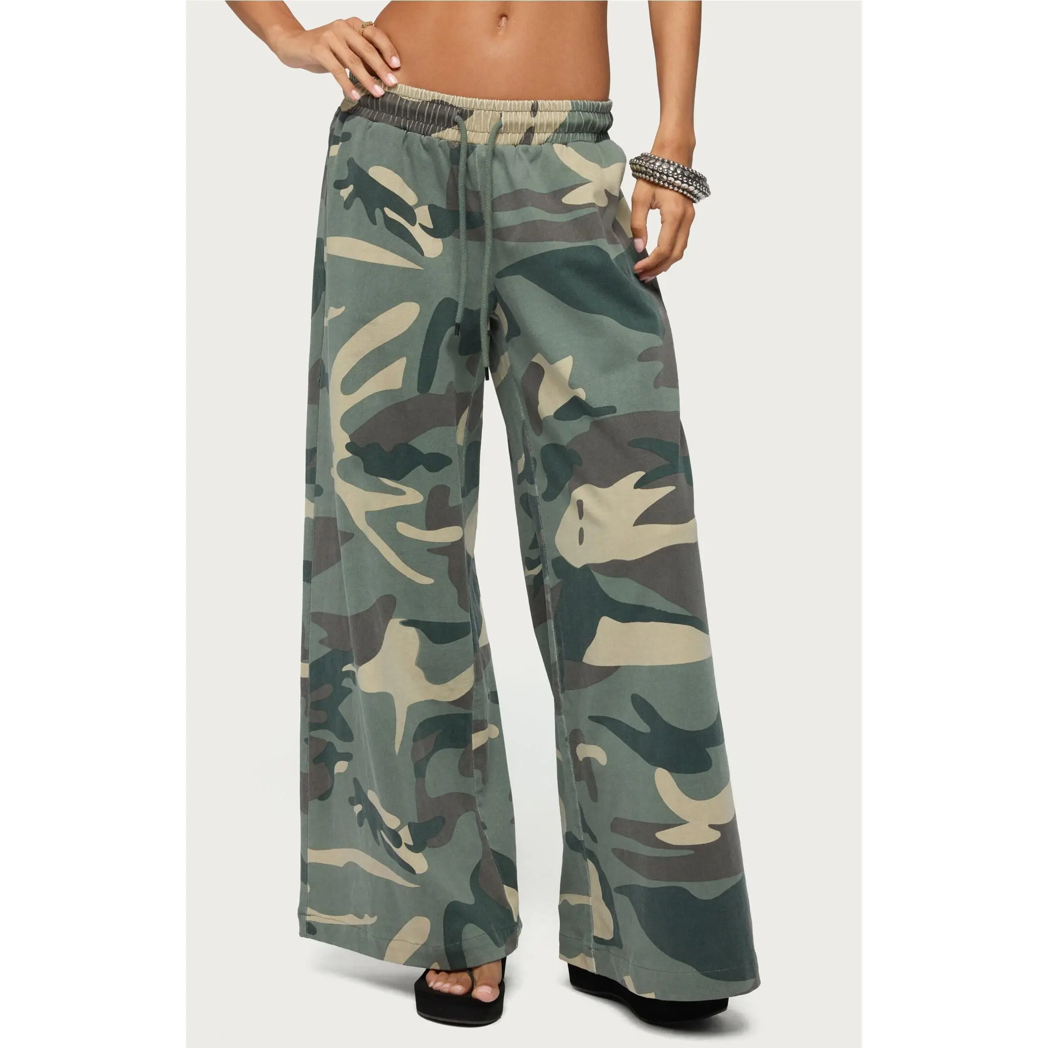 Edikted Women's Allen Camo Wide Leg Sweatpants Edikted Women's Allen Camo Wide Leg Sweatpants