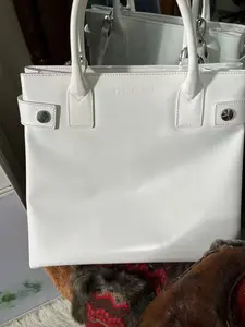 Pre-owned GUCCI White Leather Handbag with Silver Hardware and Adjustable Straps for Everyday Use