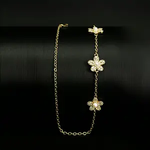 Gold Flower Chain Bracelet Pearl Floral Pendant Layered Dainty Jewelry Elegant Vintage Style Chic Statement Bracelet for Women Trendy Daily Wear Gift