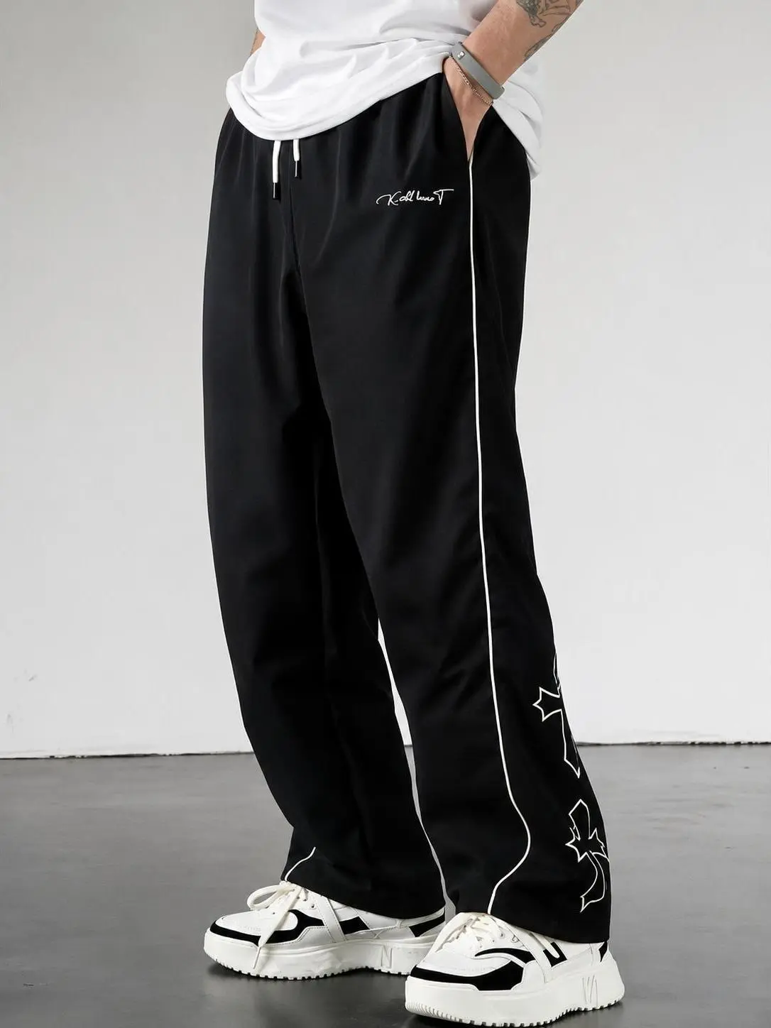 Men's Baggy Track Pants Wide Leg Sweatpants Drawstring Casual Trousers Contrast Side Piping Script Embroidery Gothic Cross Outline Graphic Y2K Streetwear Hip Hop Joggers Relaxed Fit Lounge Pants Skate Slouchy Bottoms  everyday street wear springstatements