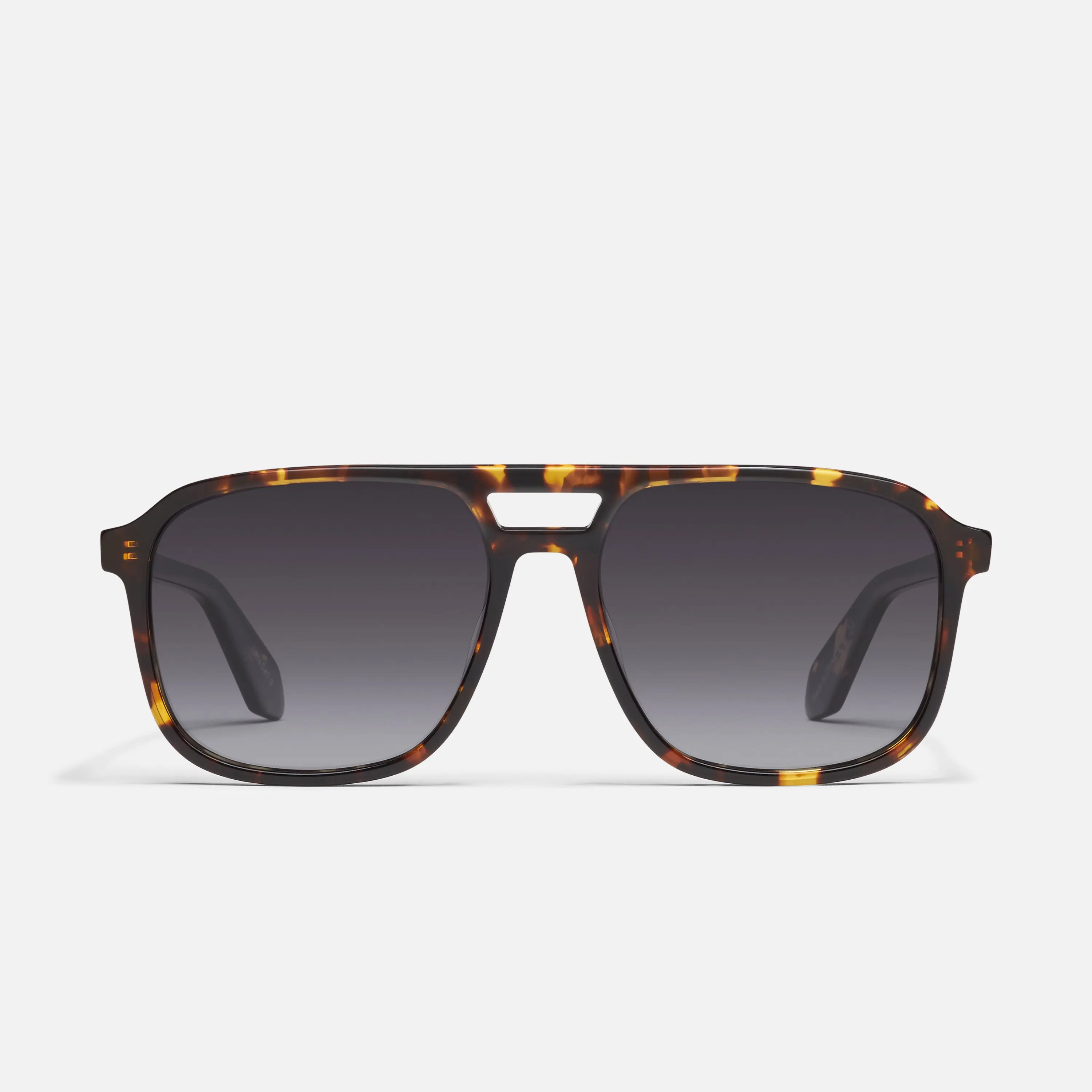 QUAY - ON THE FLY Retro-Inspired Navigator Sunglasses Aviator Shape with Universal Nose Pads & Standard Arms