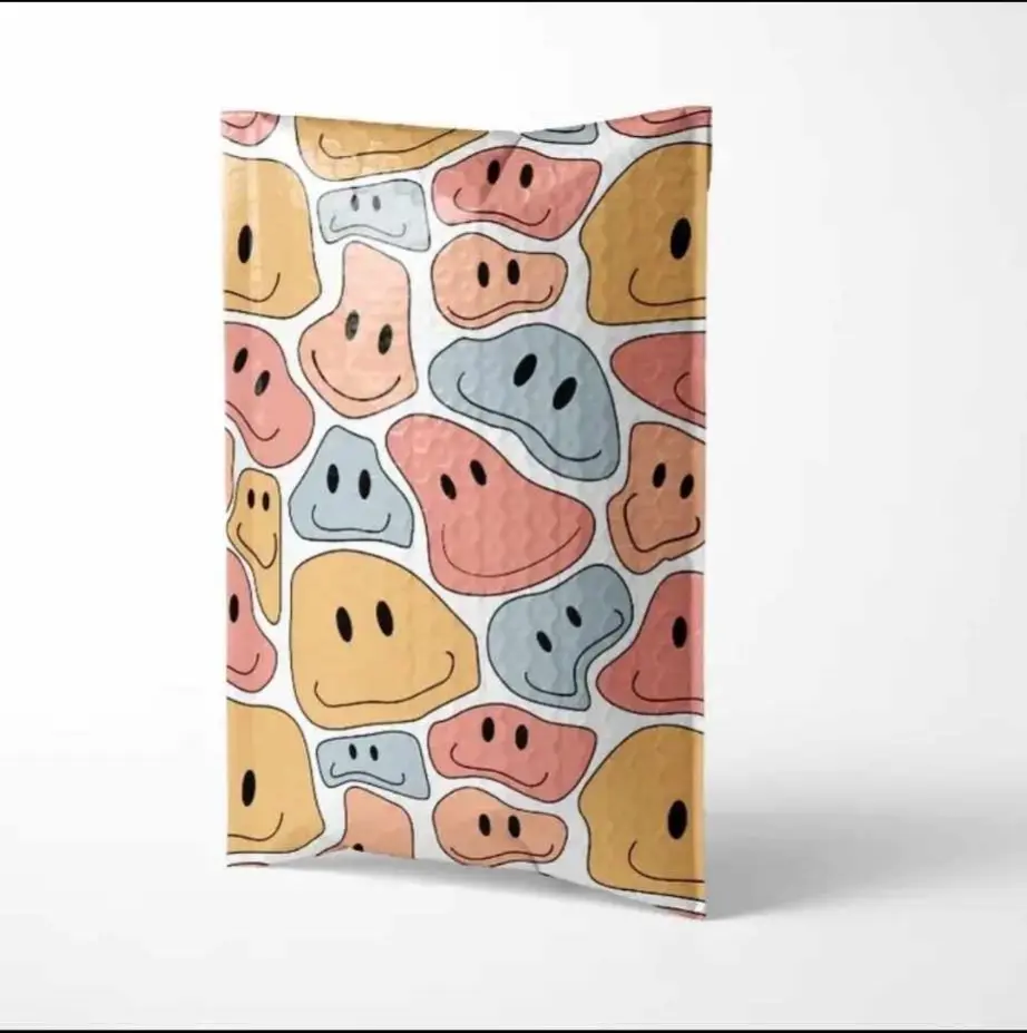 Smiley Face 6x9 Bubble Mailer