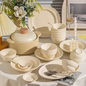 Why everyone is obsessed with this creamy white dinnerware Creamy white ceramic dinnerware set for home use Tableware