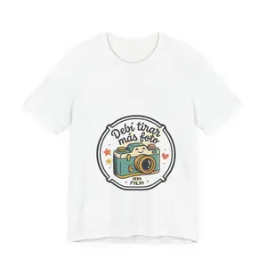 Deli tiras más foto camera graphic Tee | Retro film camera design