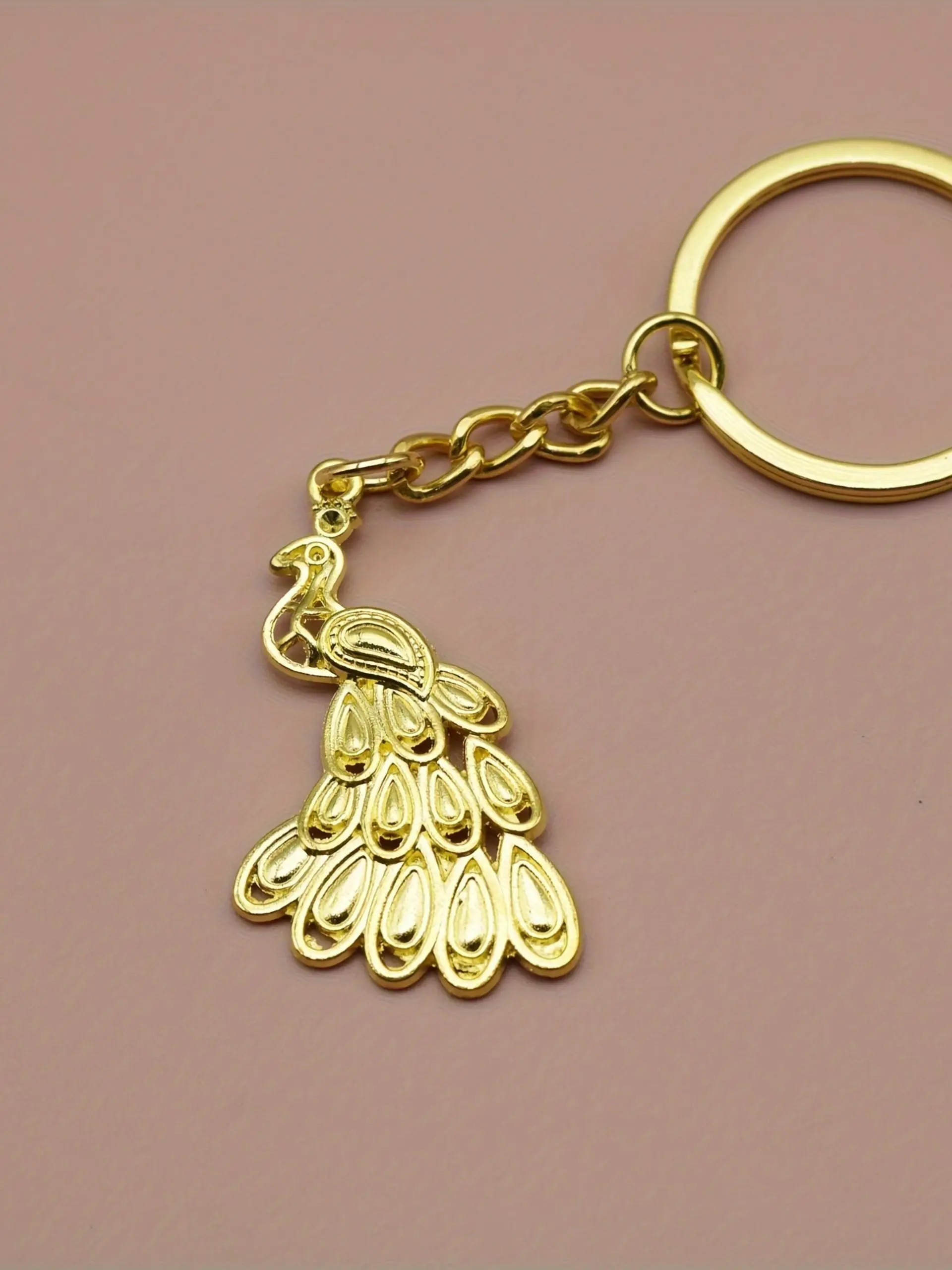 Fashion Alloy Peacock Pendant Keychain Pendant Accessory Temperament Bag Car Key Chain Pendant Birthday Anniversary Small Gift