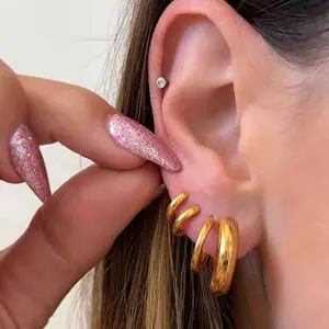 6-piece set of gold round minimalist earrings, suitable for women's daily wear and party wear. The earrings come in different sizes and will not fade when placed in water