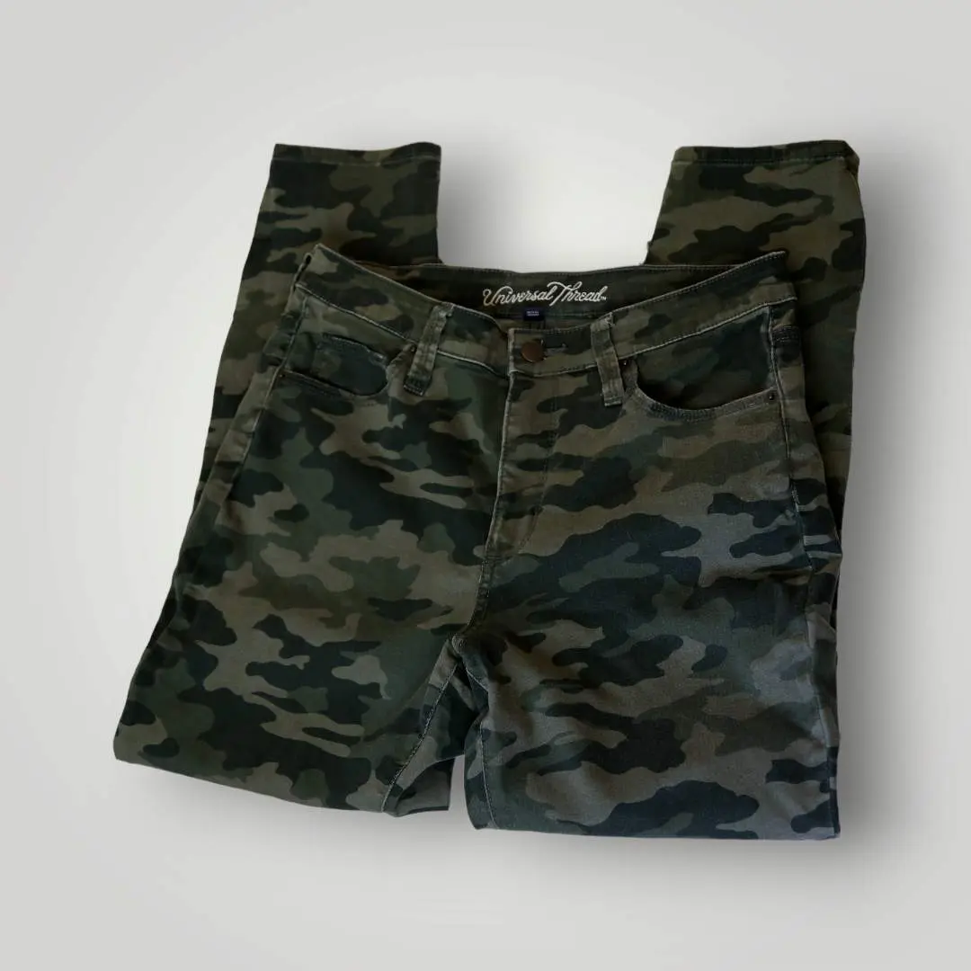 Universal Thread Camouflage Skinny Jeans High Rise Crop Cut Women's Size 8 Cotton Blend Breathable Casual Denim Style Bottoms Womenswear Streetwear