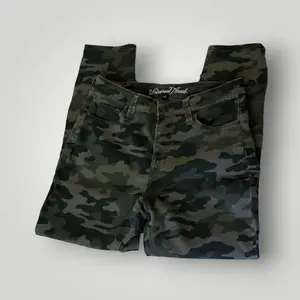 Universal Thread Camouflage Skinny Jeans High Rise Crop Cut Women's Size 8 Cotton Blend Breathable Casual Denim Style Bottoms Womenswear Streetwear