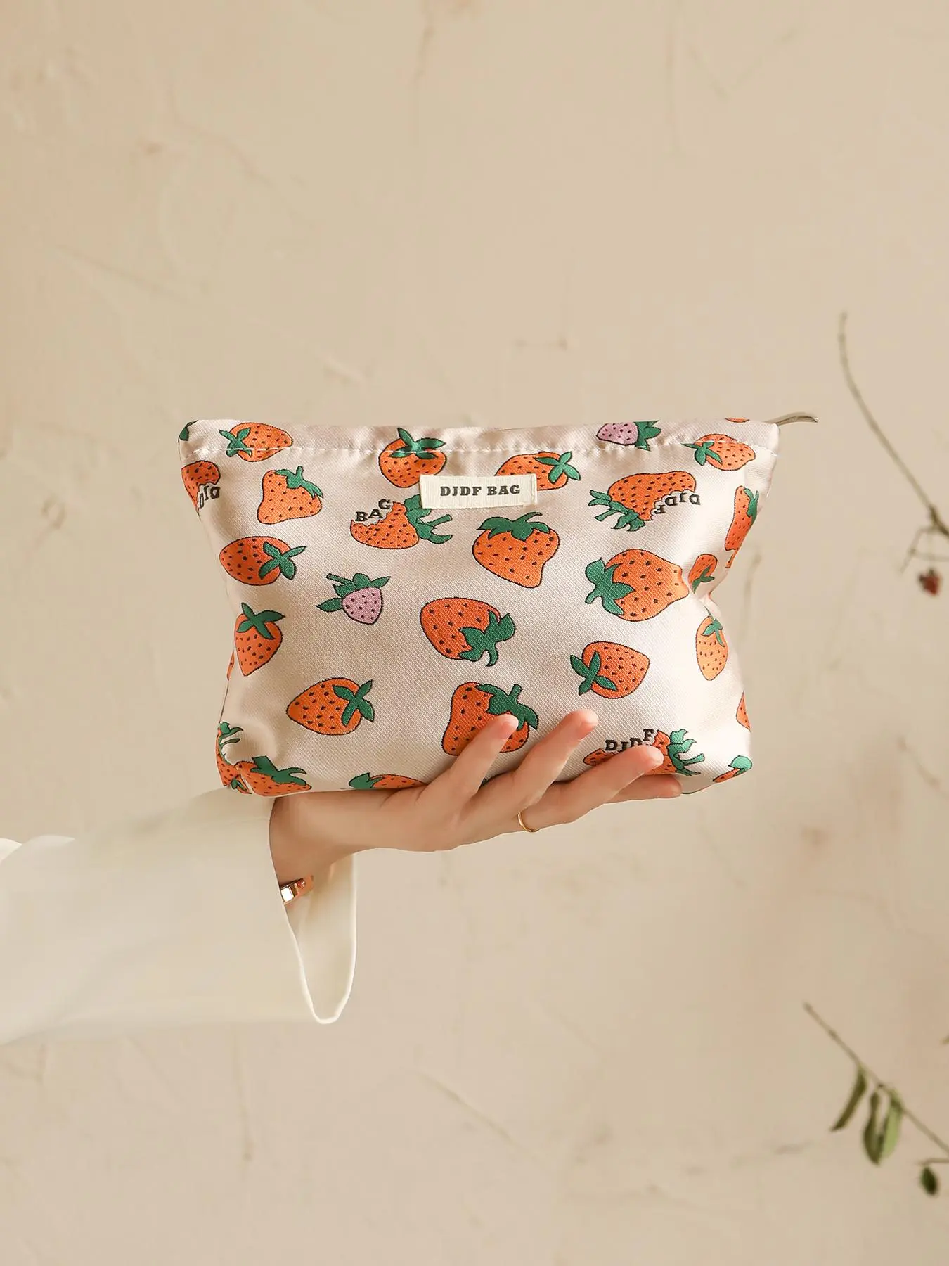 Strawberry Pattern Makeup Bag, Portable Cosmetic Storage Bag, Travel Toiletry Bag, Makeup Organizer Pouch, Versatile Storage Bag for Travel & Daily Use