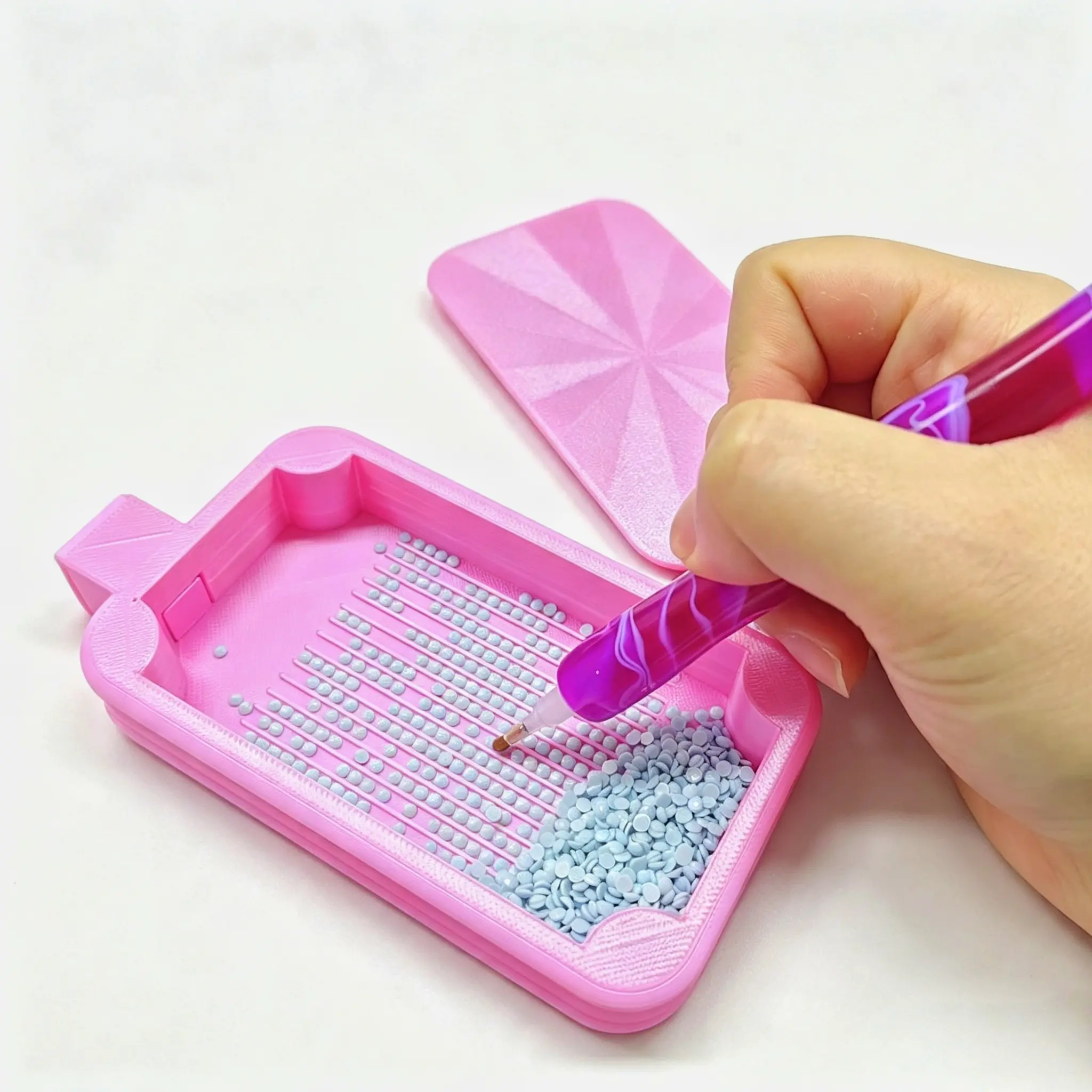 1 Pc Multi-Function Diamond Painting Tools Tray with Lid, 5D Drill Organizer for DIY Needlework Hobbies
