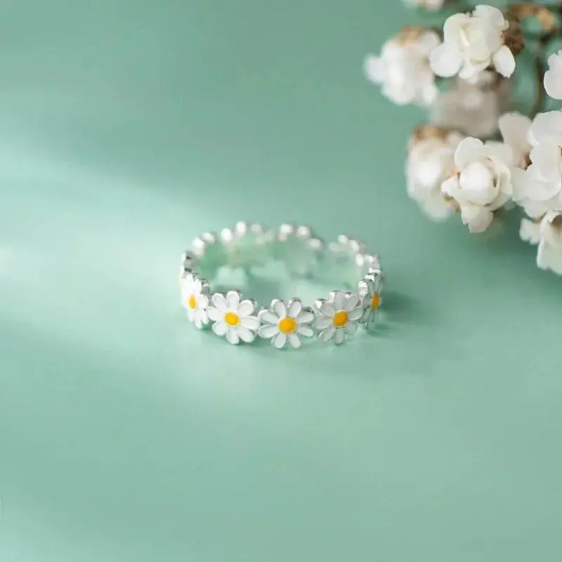Women's Adjustable Vintage Daisy Flower Cluster Rings - No-Slip Costume Jewelry for Female Brides, Wedding & Engagement Statement Accessories, Ring Stack, Pinky Rings