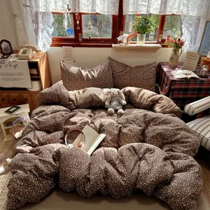 4PC New light coffee floral bedding four-piece set(1PC duvet cover+2PC pillowcases+1PC bedsheet), soft to the touch and skin-friendly, can be used in all seasons, As a gift for friends and family, it is both practical and tasteful.