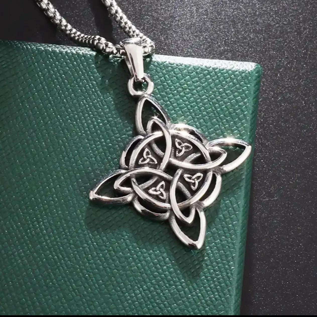 Witch knot necklace, dije nudo de bruja Witch knot necklace, dije nudo de bruja