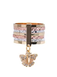 Weekly style ring with gold-plated butterfly charm.