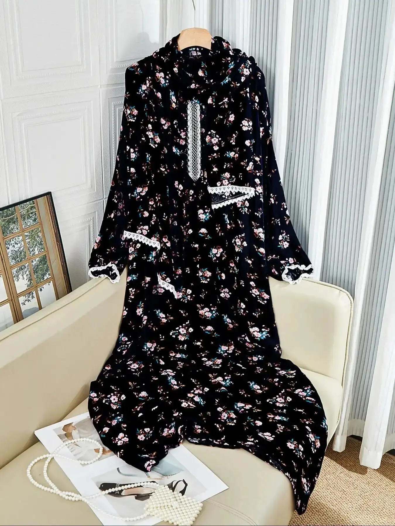 Contemporary Modesty Ditsy Floral Print Contrast Lace Prayer Dress with Integrated Hijab, Elegant Modest Style Batwing Sleeve Kaftan for Daily Wear, Ladies Islamic Clothing for All Seasons, Muslim Women Gowns, Clothes