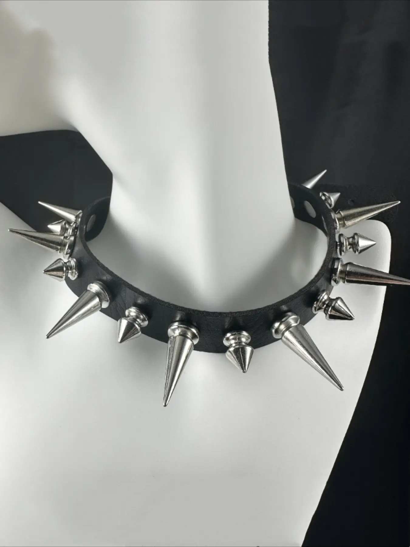 1pc Vintage Gothic Spiked PU Leather Choker Necklace for Women, Punk Rivet Collar, Indie Subculture Fashion Accessory, Fashion Cool Accessories, PU Leather, All-Season, Ideal for Music Festivals and Celebrations, Daily Gifts, Punk Style Necklace