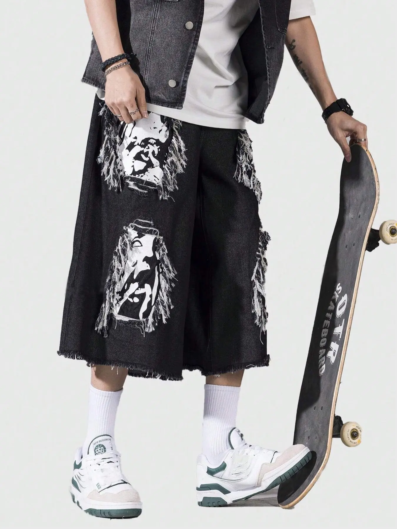 Retro 90s Vintage Hip Hop Gothic Face Print Distressed Capris Black Faded Streetwear Baggy Denim Shorts Wide Leg Baggy Denim Capris, Casual, Daily Wear, Street Style, Alt Outfit, Summer Wear