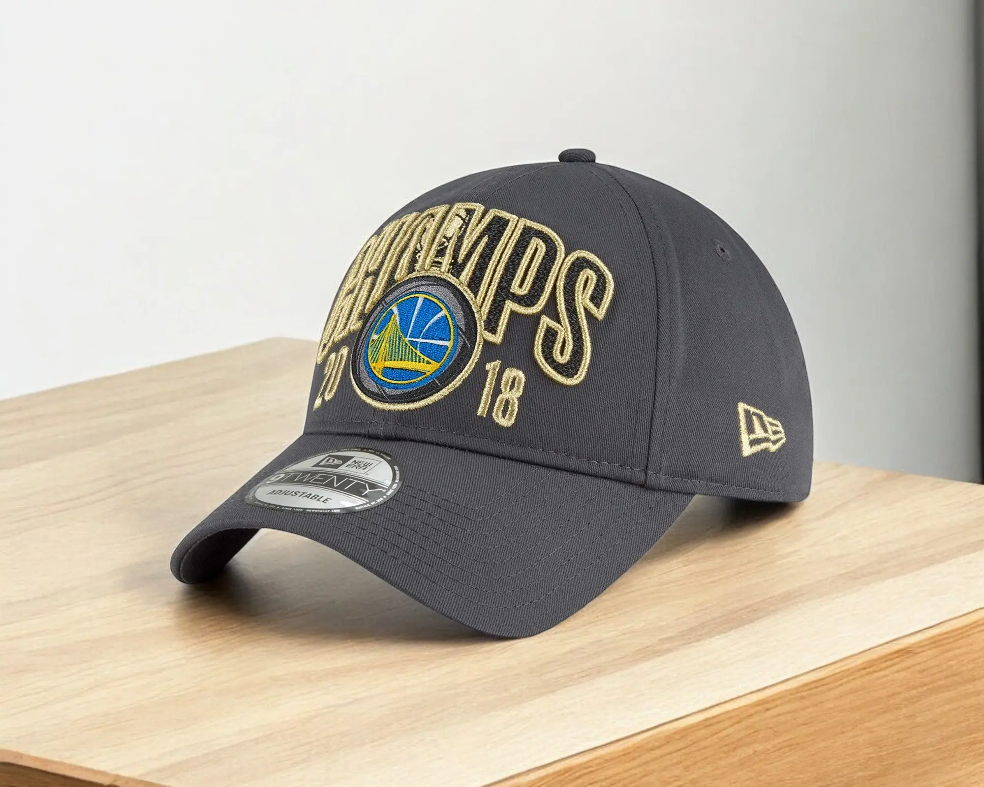 [11834844] Mens New Era NBA Golden State Warriors Champs 18 9Twenty Strapback