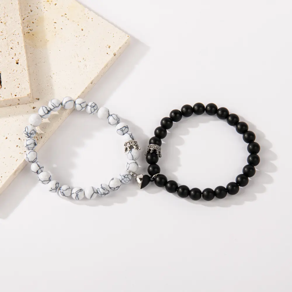 Beaded Stretch Bangles for Couples, 2-Piece Set with Magnetic Stone and Metal Heart Charm, Elegant Gift for Valentine's Day & Anniversary