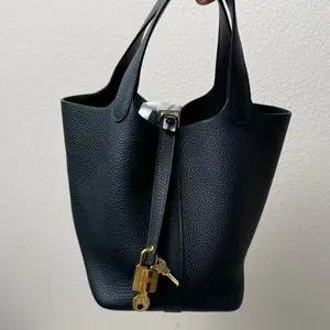 Pre-owned HERMÈS Taurillion Clemence Shoulder Bags Picotin Lock 18