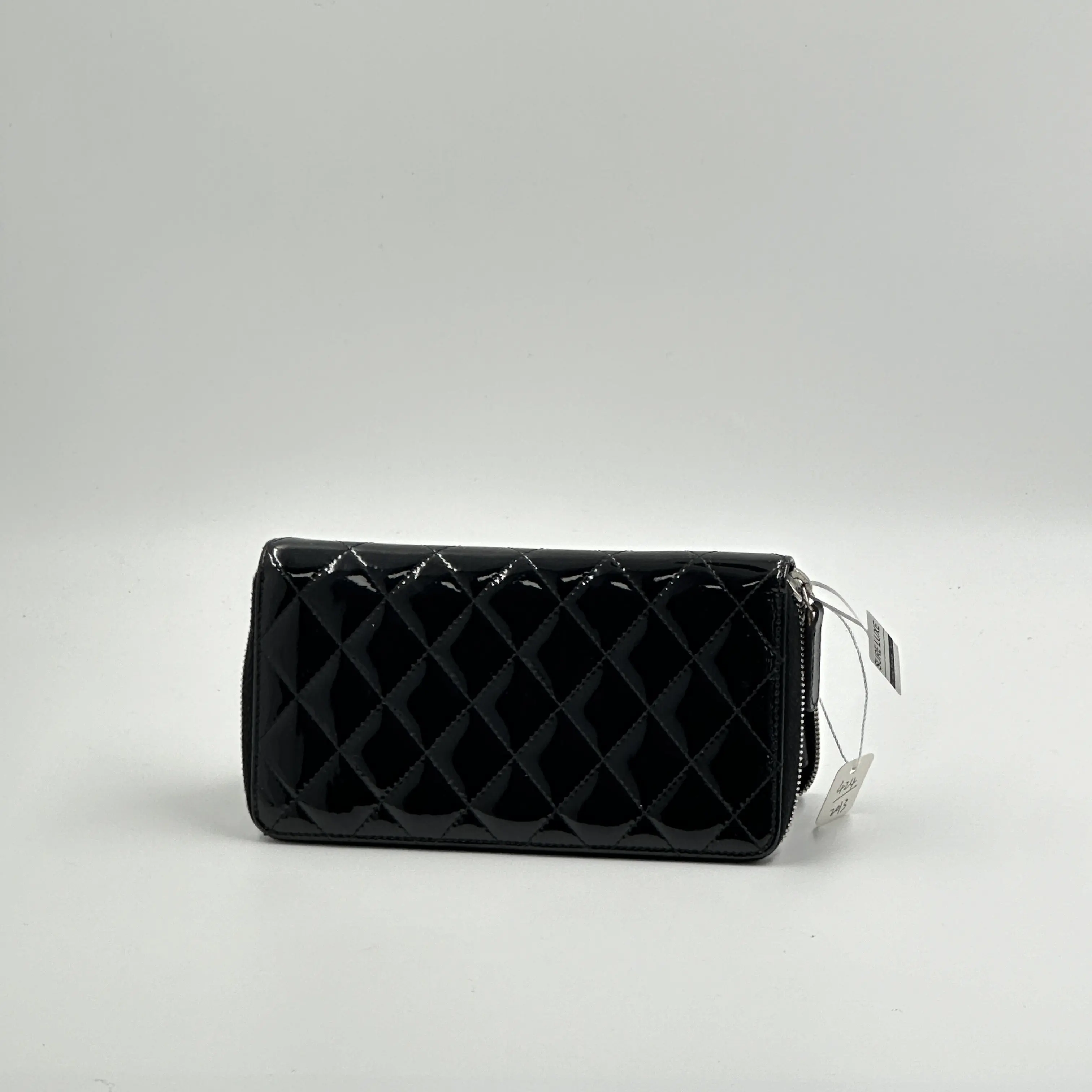 Pre-owned CHANEL patent leather wallet A101608