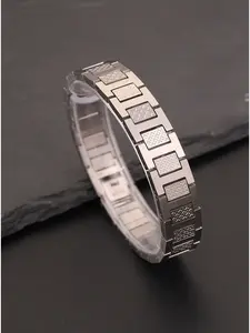 1 fashionable retro stainless steel crocodile strap bracelet, suitable for men's daily wear, a holiday gift for friends, boyfriends, and fathers
