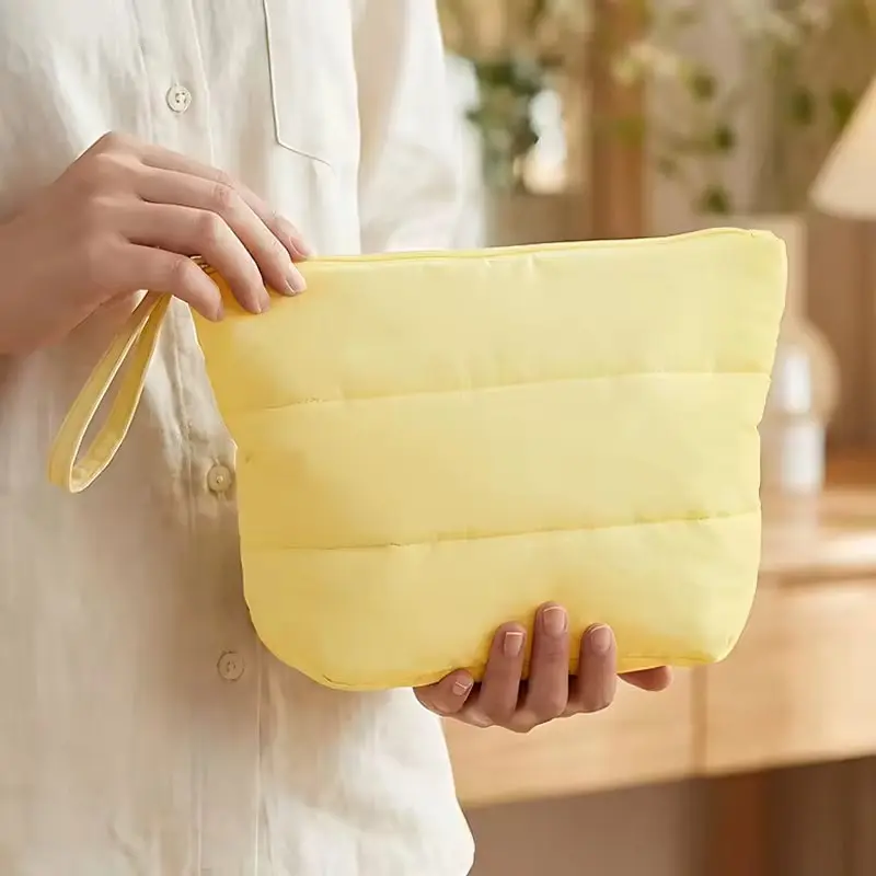 1pc Puffy Cloud Makeup Bag, Smooth Padded Cosmetic Case, Niche Travel Portable Toiletry Organizer for Women, Trendy Puffer Style Vanity Pouch.