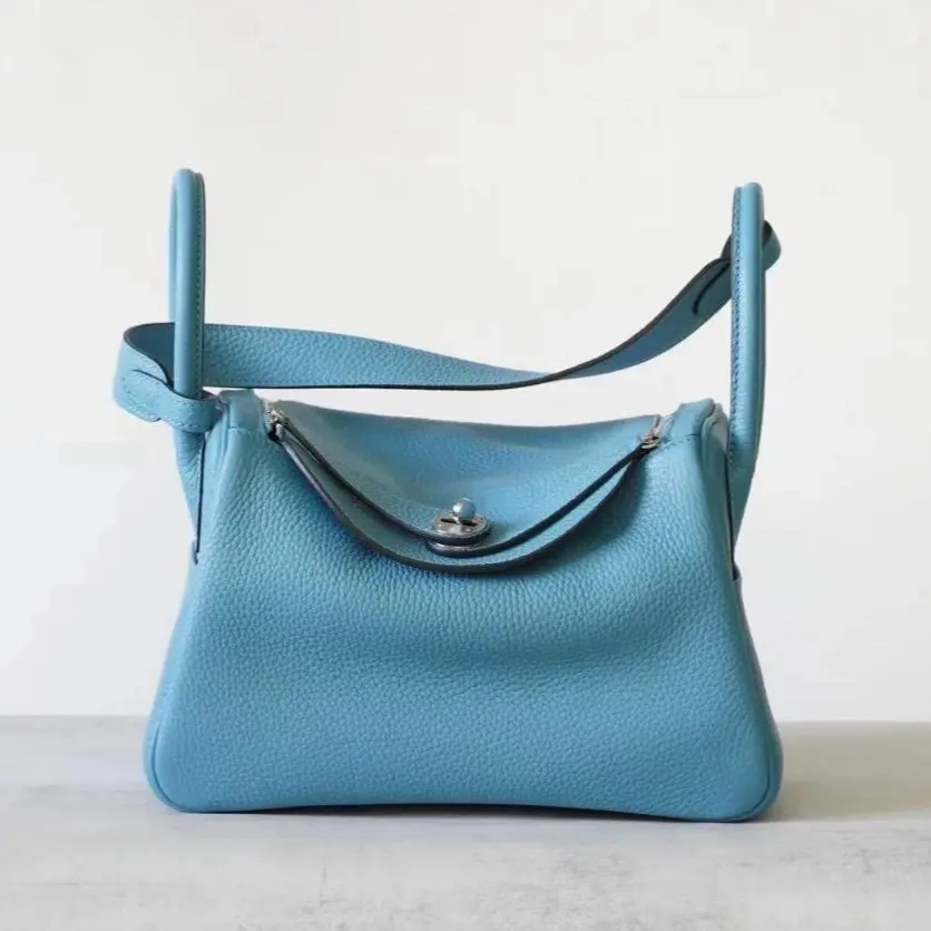 Pre-owned HERMÈS Lindy 26 Bleu Du Nord Palladium Hardware D Stamp Shoulder Crossbody Handbag 2604268