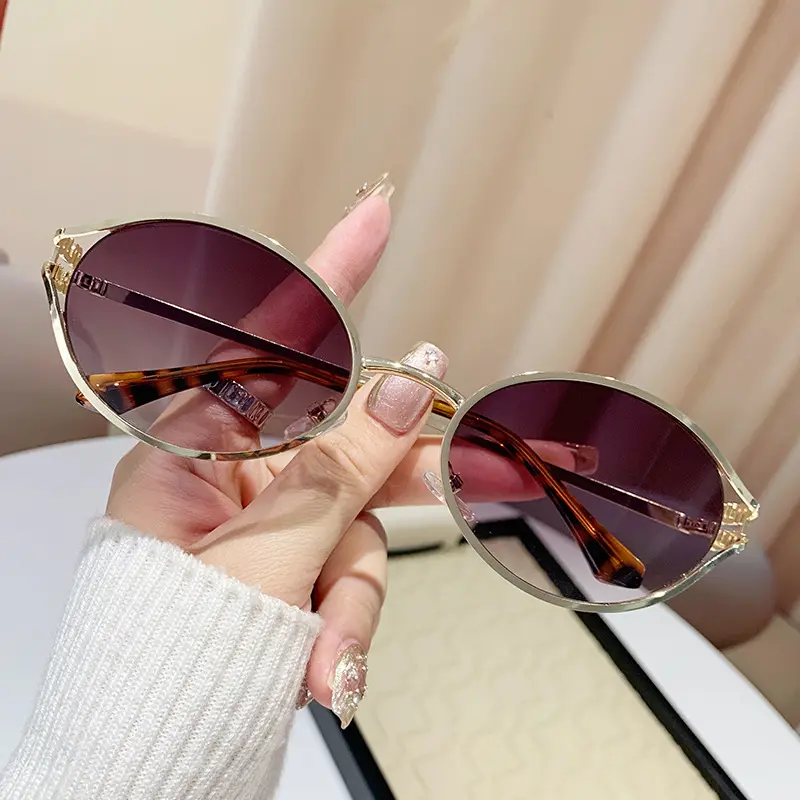 Retro Oval Fashion Sunnies for Women - Vintage Trendy 90s  display picture 1