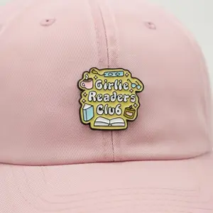 "Girlie Readers Club" Pin