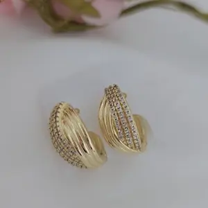 Aretes medianos elegantes unisex