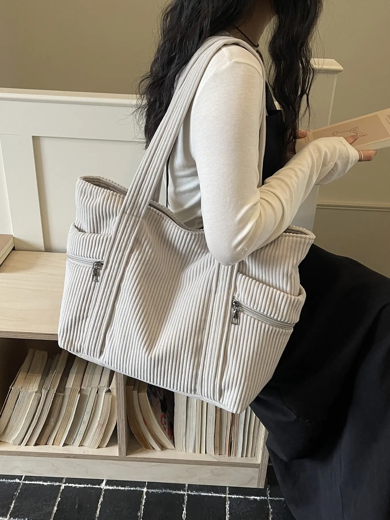 Velvet Academic Style Large Capacity Tote Bag, Casual Simple Versatile Shoulder Bag, Ideal for Students, Shopping, Daily Use, Multifunctional Bag