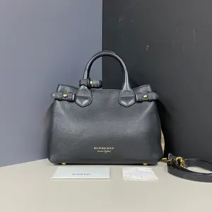 Pre-owned BURBERRY Leather Shoulder Bags 11.02'' R2209 Shoulder Bag C18371627678 1021 T1 Chloe
