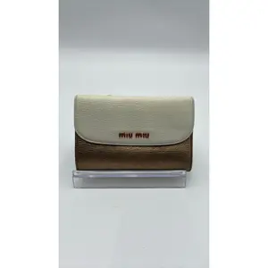 Pre-owned Leather Luxury Bags & Accessories Miu Miu Madras Two Tone Flap Zippy Wallet, Gold/White Date Code: NODC05202613. Entrupy ID: .