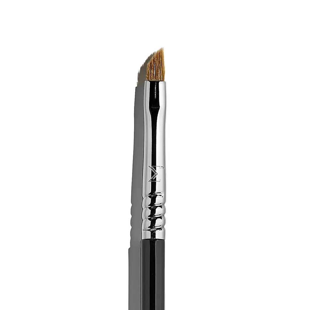 E06 Winged Liner™ Brush E06 Winged Liner™ Brush