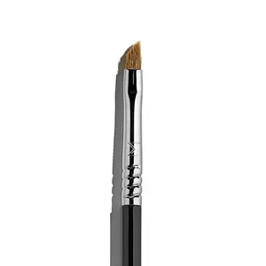 E06 Winged Liner™ Brush