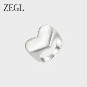 ZEGL 14K Gold-Plated Heart-Shaped Ring, Stackable Style—The Perfect Summer Birthday Gift or Christmas Present for Family, Friends, and Colleagues