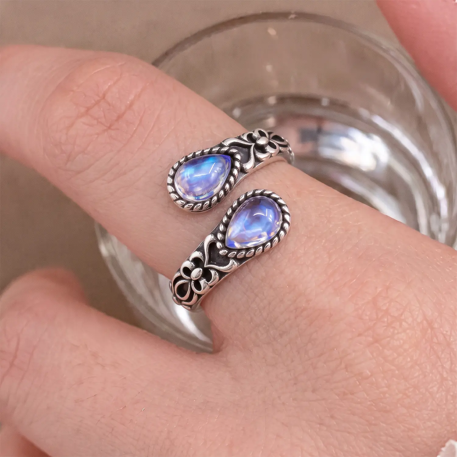 Women's Vintage Moonstone Ring, Elegant 925 Sterling Silver with Floral Engraving, Nickel-Free & Adjustable Thumb Jewelry for Everyday Party Wear, Adjustable Open Rings, Classic, Daily, Party, Holiday, Valentine's Day, Halloween, Easter Gift
