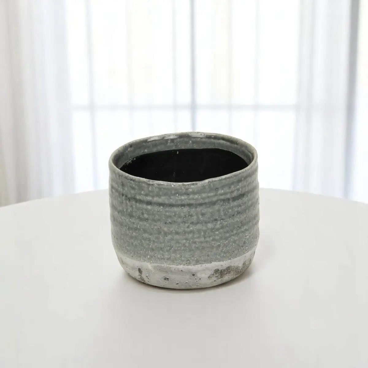 HomeRoots 487421 19 oz Gray Ceramic Two Toned Round Distressed Pot Planter