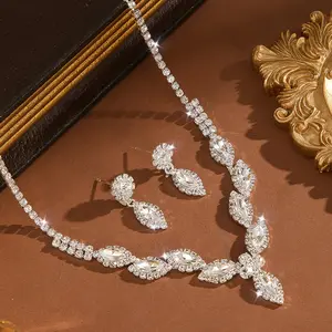 Women's Elegant Sparkling Olive-Shaped 3-Piece Costume Jewelry Set - Matching Necklace, Earrings, Luxury Fashion Accessory for Party, Wedding Gift for Girlfriend