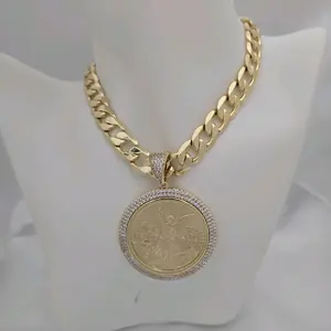 Cadena 226 y Dije Centenario 633 Gold Plated Necklace with Rhinestone Encrusted Coin Pendant for Men